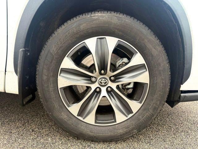 2025 Toyota Highlander XLE AWD (Natl)