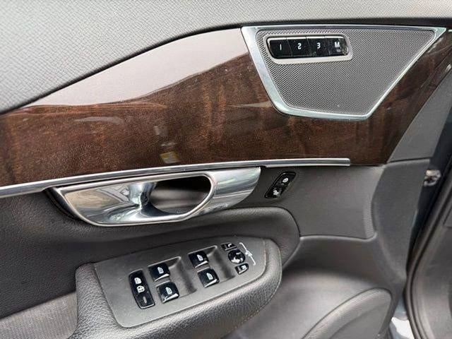2017 Volvo XC90 T6 AWD 7-Passenger Momentum