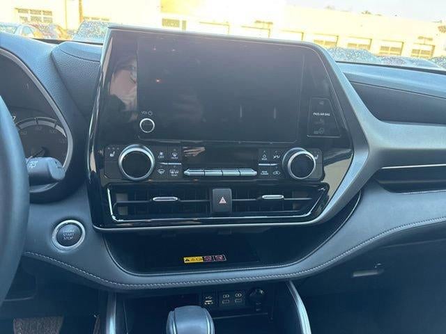 2025 Toyota Highlander XLE AWD (Natl)
