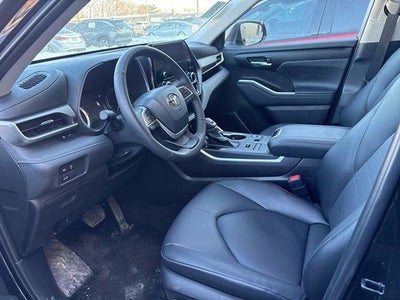2025 Toyota Highlander XLE AWD (Natl)