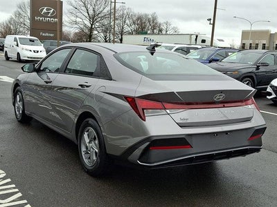2024 Hyundai ELANTRA SE IVT