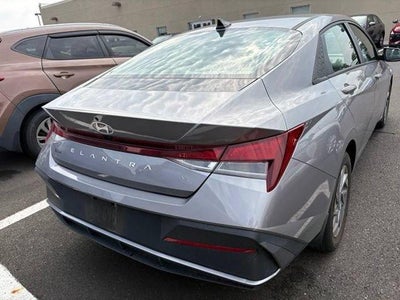 2024 Hyundai ELANTRA SEL IVT