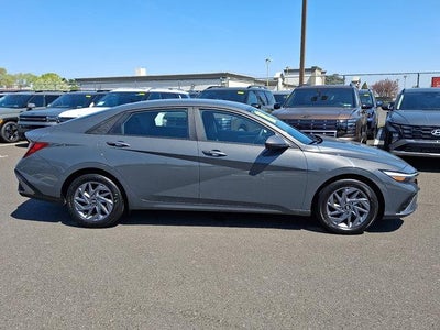2024 Hyundai ELANTRA SEL IVT