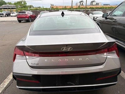 2024 Hyundai ELANTRA SEL IVT