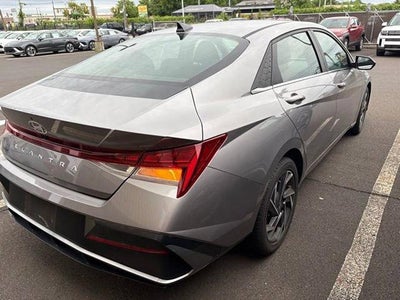 2024 Hyundai ELANTRA SEL IVT