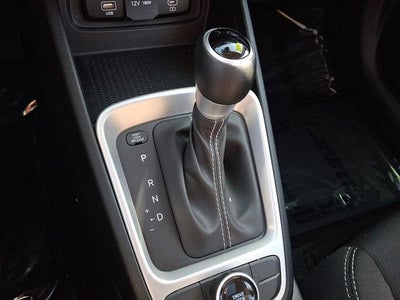 2024 Hyundai VENUE SEL IVT