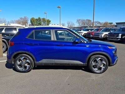 2024 Hyundai VENUE SEL IVT